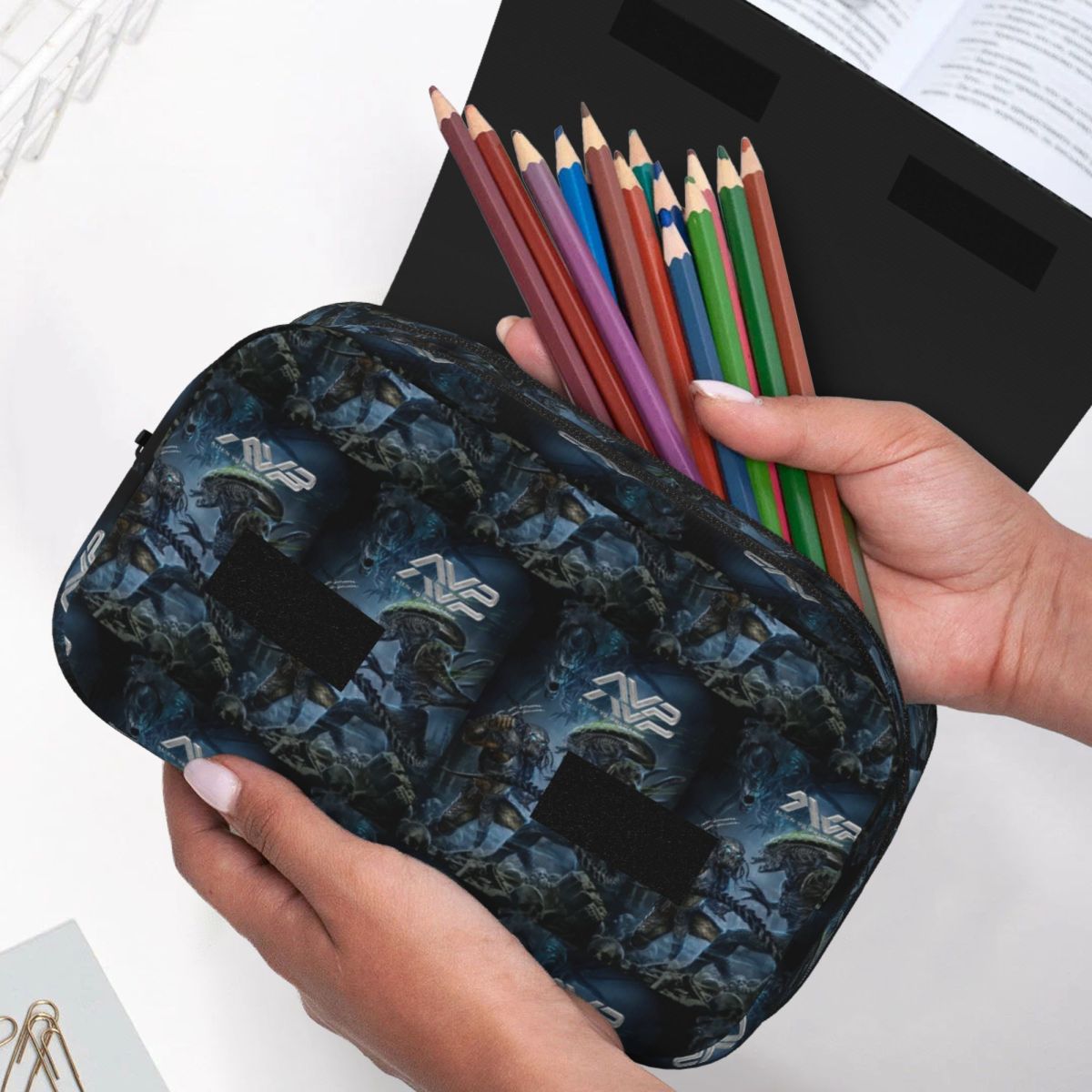 Estojo de lápis Alien Vs Preda - Office Supply Vs Stationery avaliação e preço